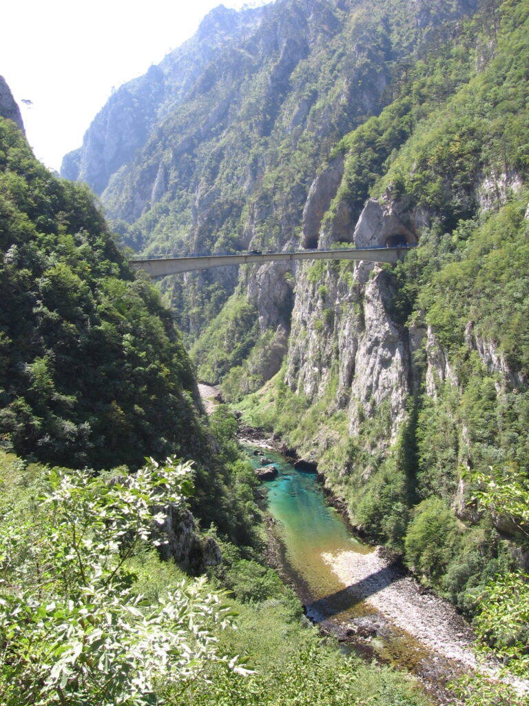 Canyon Piva4