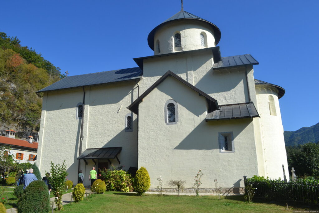 Moraca Monastery2